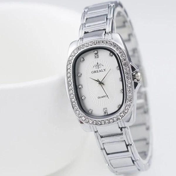 Elegancki zegarek ze zdobieniem z cyrkonii