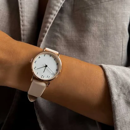 Zegarek damski Langon minimalistyczny z cyframi na pasku