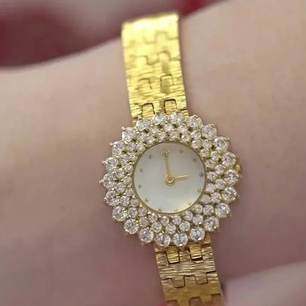 Nowy damski zegarek inkrustowany diamentami antyczny