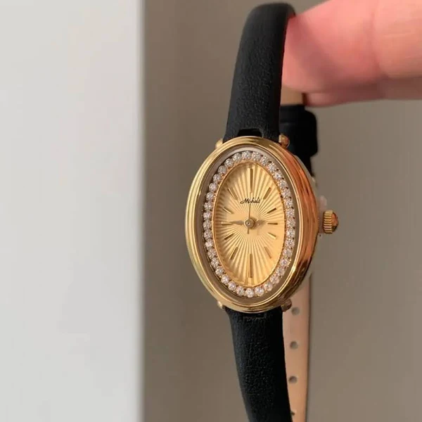 Elliptyczny zegarek z diamentami spersonalizowany