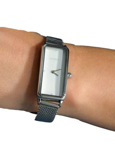 Zegarek prostokątny na bransolecie kolor srebrny