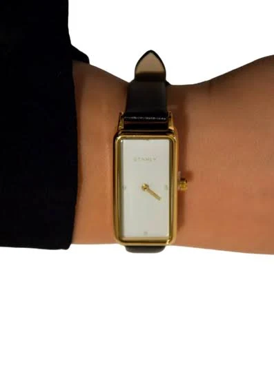 Elegancki prostokątny zegarek na skórzanym pasku koperta kolor złoty